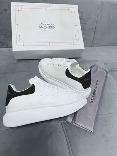 Adidași Alexander McQueen "Albi" și "Negri"