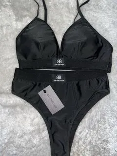 Costum de baie de la Balenciaga