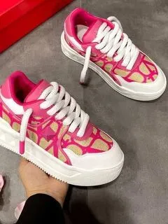 Calitate premium de la Valentino